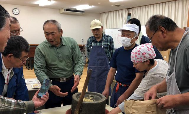 小谷流そば打ち教室。昔ながらの石臼挽きに挑戦！