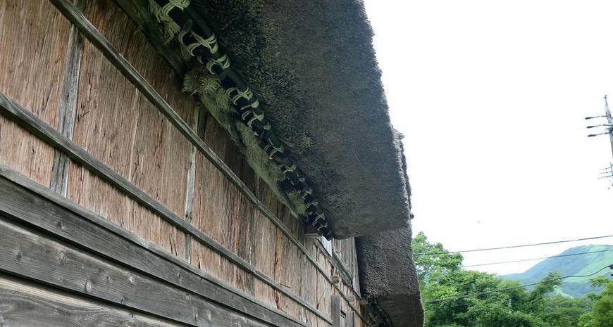 牛方宿の茅の厚み